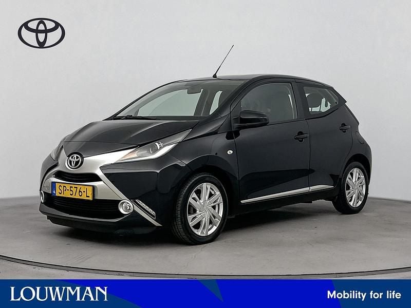 Zwart Gebruikt 2014 Toyota Aygo X-wave Hatchback | € 8.445 (Eerlijke prijs) - Afbeelding 1/3