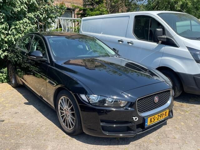 Zwart Gebruikt 2016 Jaguar XE Pure Sedan | € 5.450 (Super prijs) - Afbeelding 1/4