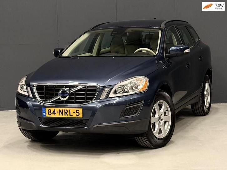 Blauw (metallic) Gebruikt 2010 Volvo XC60 Kinetic SUV | € 12.450 (Eerlijke prijs) - Afbeelding 1/4