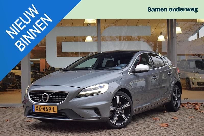 Grijs Gebruikt 2019 Volvo V40 Hatchback | € 22.405 (Eerlijke prijs) - Afbeelding 1/4