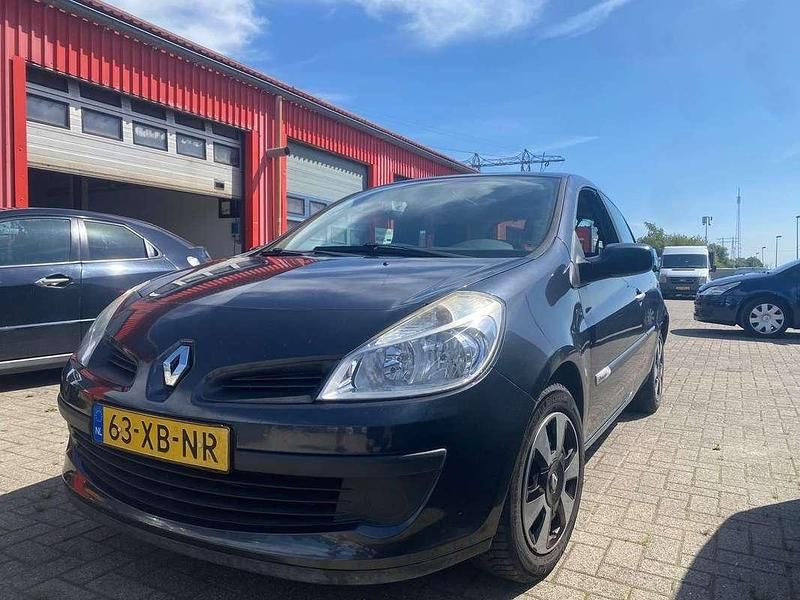 Grijs Gebruikt 2007 Renault Clio II Rip Curl Hatchback | € 1.500 (Eerlijke prijs) - Afbeelding 1/4