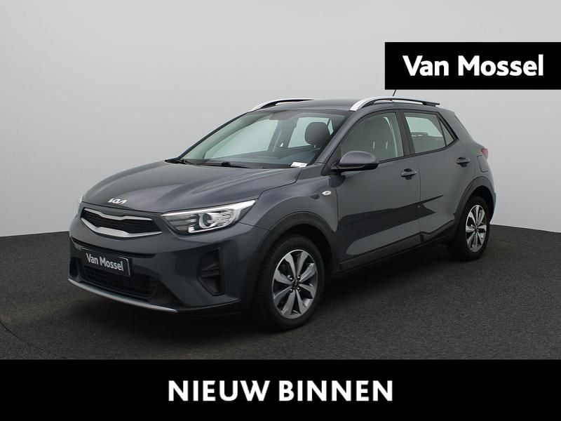 Grijs Gebruikt 2022 Kia Stonic Comfort SUV | € 16.900 (Eerlijke prijs) - Afbeelding 1/4