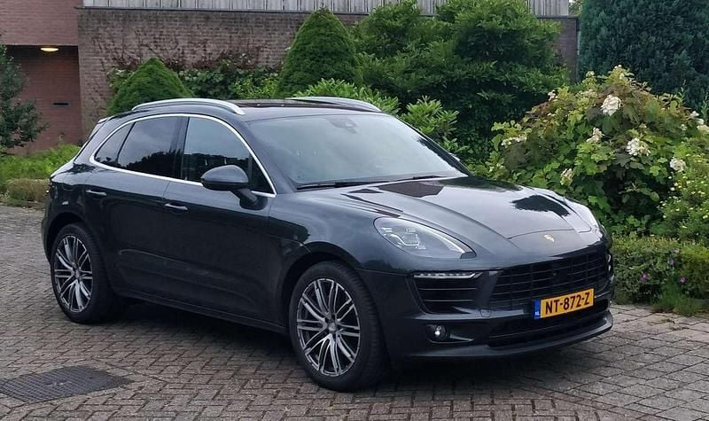 Grijs Occasion 2017 Porsche Macan SUV | € 34.750 - Afbeelding 1/4