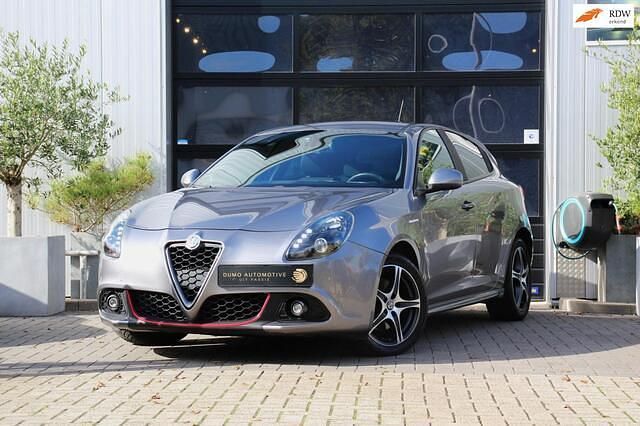 Grijs Gebruikt 2018 Alfa Romeo Giulietta Veloce Hatchback | € 16.285 (Eerlijke prijs) - Afbeelding 1/4