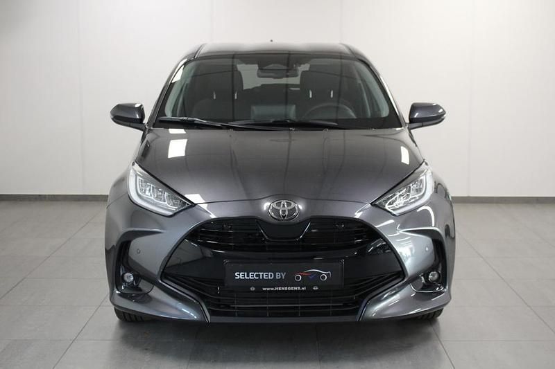 Nieuw Toyota Yaris Hybrid Comfort 116 PK (85 kW) 2025 Grijs Hatchback