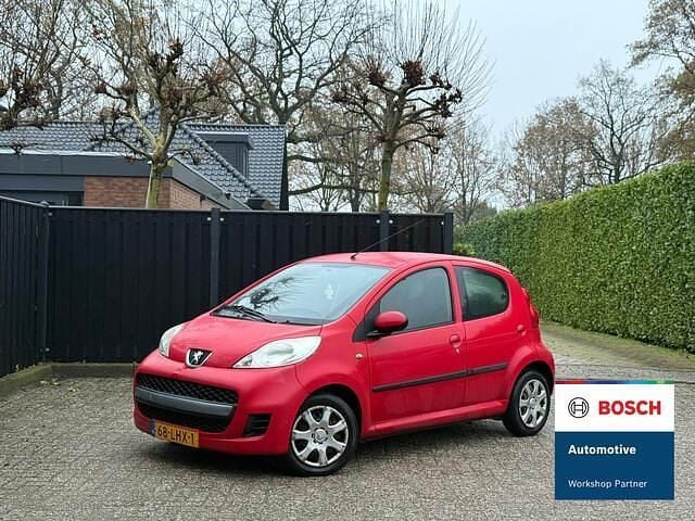 Rood Gebruikt 2010 Peugeot 107 Hatchback | € 1.490 (Super prijs) - Afbeelding 1/4