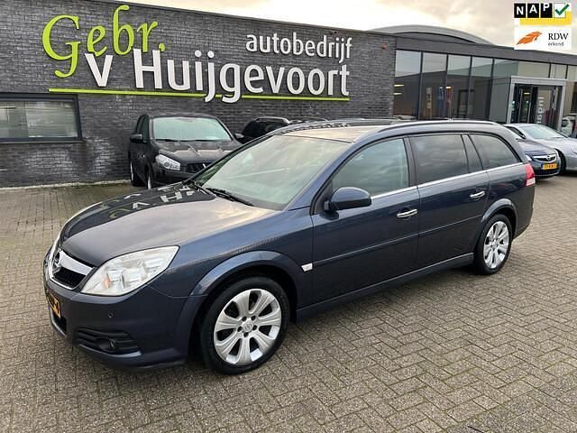 Grijs (metallic) Gebruikt 2008 Opel Vectra Executive Stationwagen | € 3.250 (Eerlijke prijs) - Afbeelding 1/4