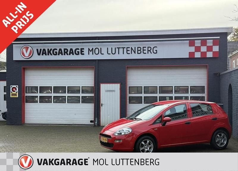 Rood Gebruikt 2016 Fiat Punto Street Hatchback | € 7.395 (Iets duurder) - Afbeelding 1/4