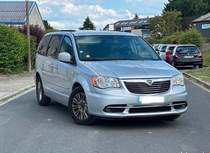 Gebruikt 2012 Lancia Voyager MPV | € 8.400 - Afbeelding 1/4
