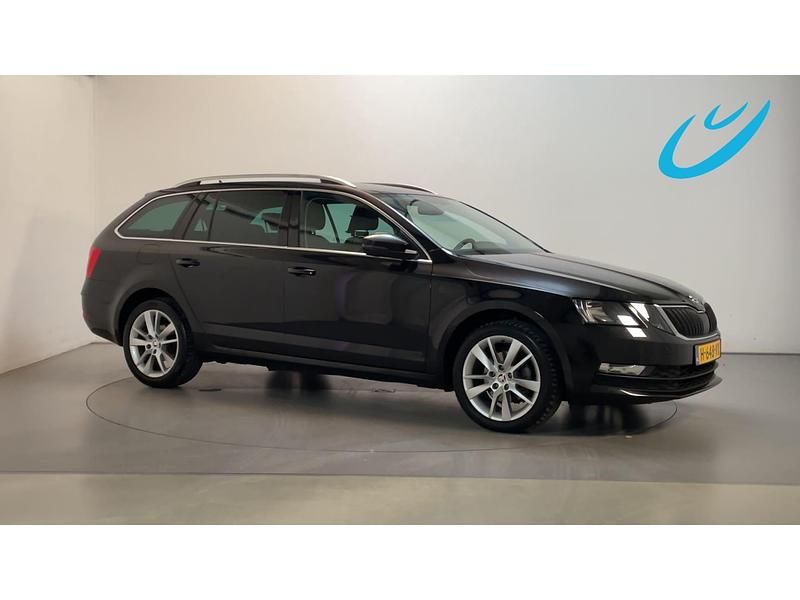 Zwart Gebruikt 2020 Skoda Octavia Business Line Stationwagen | € 17.450 (Eerlijke prijs) - Afbeelding 1/3