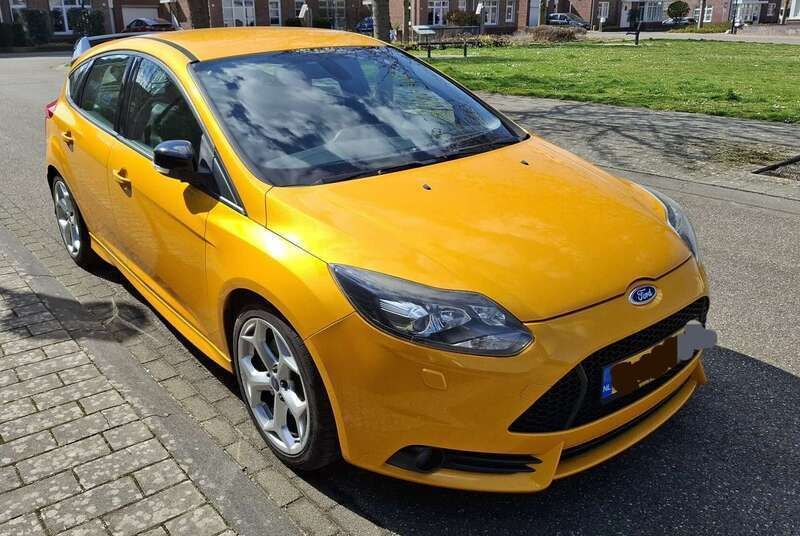 Geel Gebruikt 2014 Ford Focus ST Hatchback | € 11.750 (Eerlijke prijs) - Afbeelding 1/4