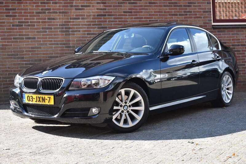 Zwart Gebruikt 2009 BMW 320 Sedan | € 10.949 (Duur) - Afbeelding 1/4