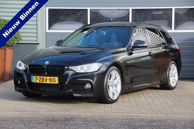 Zwart Gebruikt 2013 BMW 325 Executive Stationwagen | € 11.850 - Afbeelding 1/4
