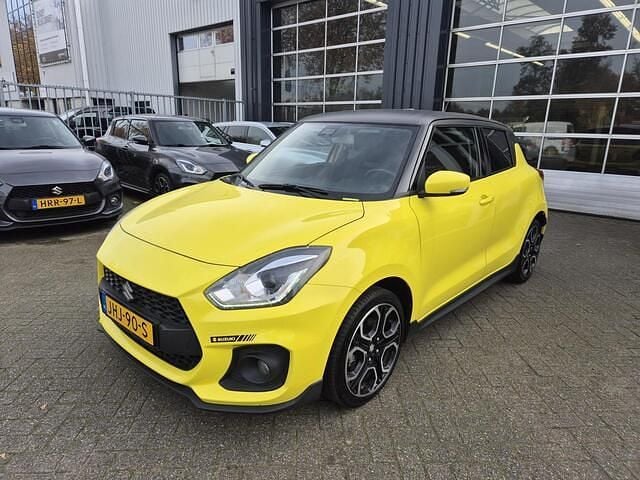 Geel Occasion 2020 Suzuki Swift Sport Hatchback | € 17.250 (Eerlijke prijs) - Afbeelding 1/4