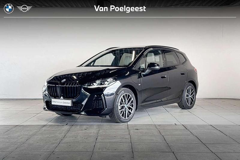 Zwart Gebruikt 2025 BMW 225 Active Tourer Comfort Edition MPV | € 43.900 (Goede deal) - Afbeelding 1/4