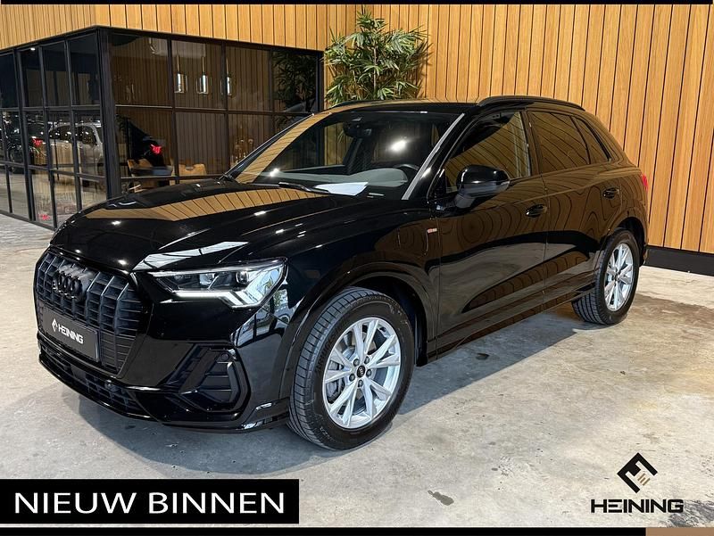 Zwart Gebruikt 2022 Audi Q3 S-Line SUV | € 35.950 (Iets duurder) - Afbeelding 1/4