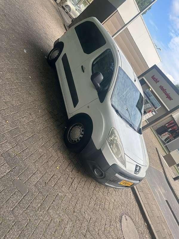 Wit Gebruikt 2011 Peugeot Partner MPV | € 2.499 (Goede deal) - Afbeelding 1/4