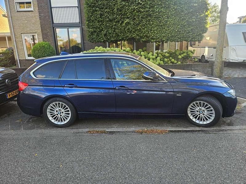 Blauw Gebruikt 2015 BMW 318 Luxury Line Stationwagen | € 14.000 - Afbeelding 1/4