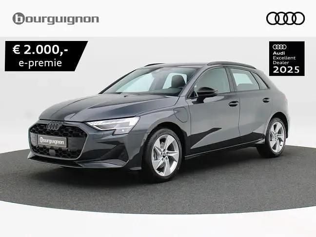 Nieuw 2025 Audi A3 Sportback e-tron Advanced Hatchback | € 47.705 (Duur) - Afbeelding 1/4
