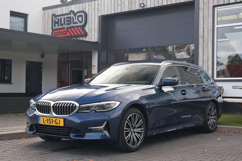 Blauw Gebruikt 2021 BMW 320e Efficient Dynamics Stationwagen | € 22.450 (Eerlijke prijs) - Afbeelding 1/4