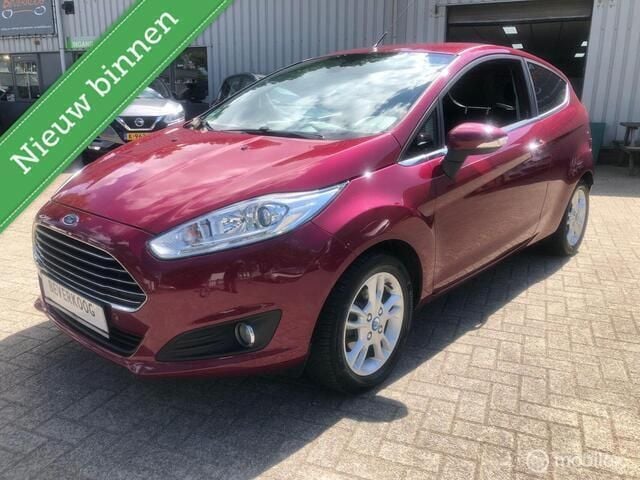 Paars Gebruikt 2014 Ford Fiesta Titanium Hatchback | € 5.490 (Eerlijke prijs) - Afbeelding 1/4