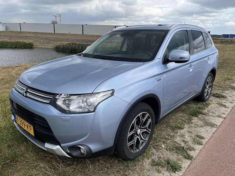 Occasion Mitsubishi Outlander P-HEV Top 121 PK (88 kW) 2015 SUV
