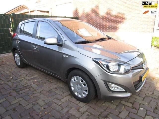Grijs Occasion 2012 Hyundai i20 Hatchback | € 6.950 (Duur) - Afbeelding 1/4