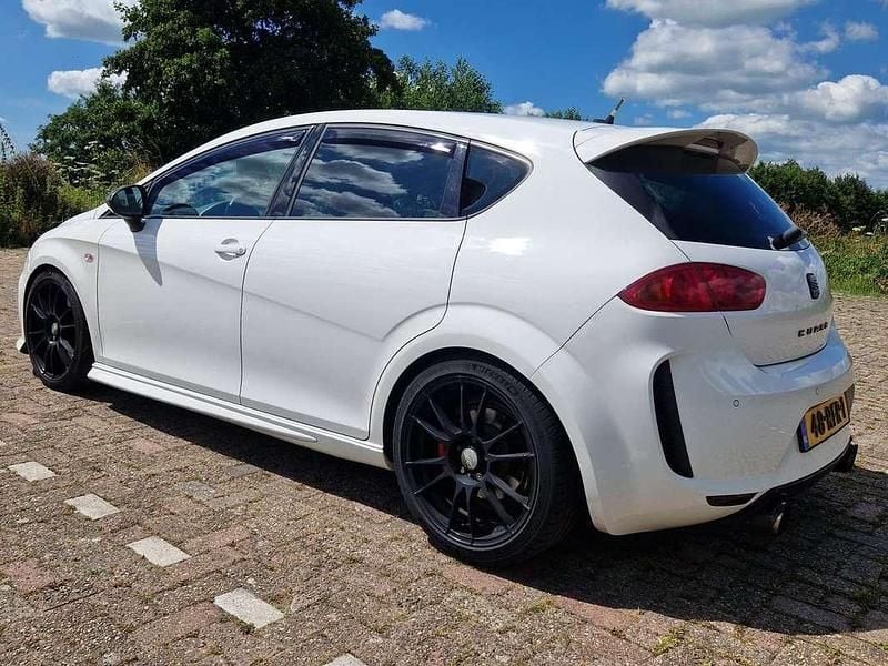 Wit Gebruikt 2011 Cupra Leon MPV | € 11.500 - Afbeelding 1/4