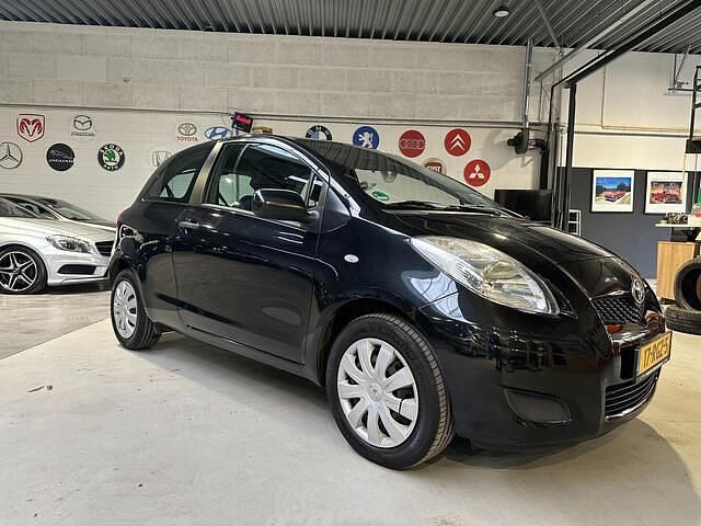 Occasion Toyota Yaris Comfort 99 PK (72 kW) 2011 Zwart Hatchback