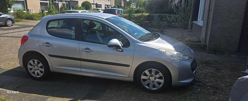 Grijs Gebruikt 2009 Peugeot 207 Hatchback | € 1.500 (Goede deal) - Afbeelding 1/4