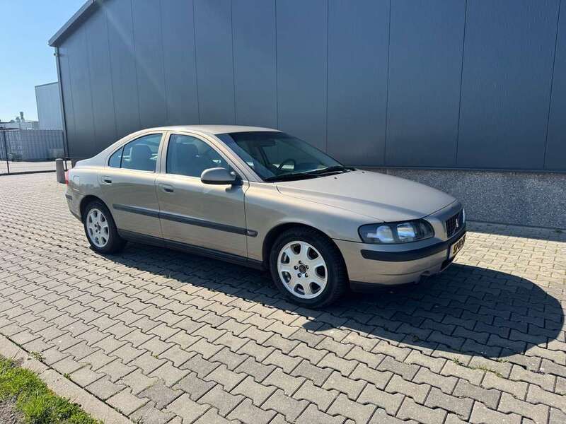 Beige Gebruikt 2001 Volvo S60 Sedan | € 5.250 - Afbeelding 1/4