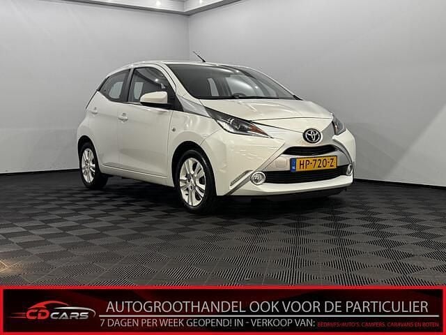 Wit Gebruikt 2015 Toyota Aygo X-pure Hatchback | € 6.950 (Eerlijke prijs) - Afbeelding 1/4