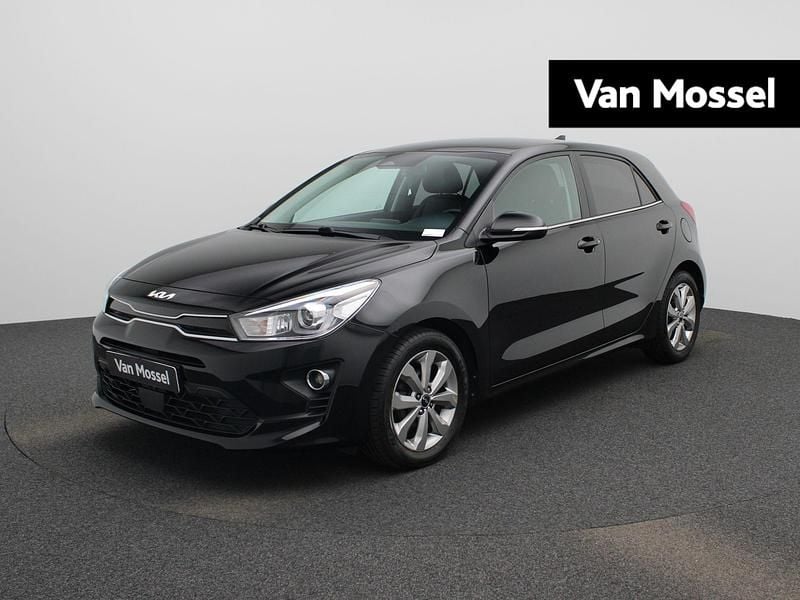 Zwart Gebruikt 2022 Kia Rio Comfort Hatchback | € 15.900 (Eerlijke prijs) - Afbeelding 1/4