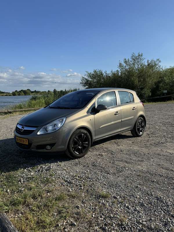 Gebruikt 2010 Opel Corsa Hatchback | € 3.900 (Eerlijke prijs) - Afbeelding 1/4