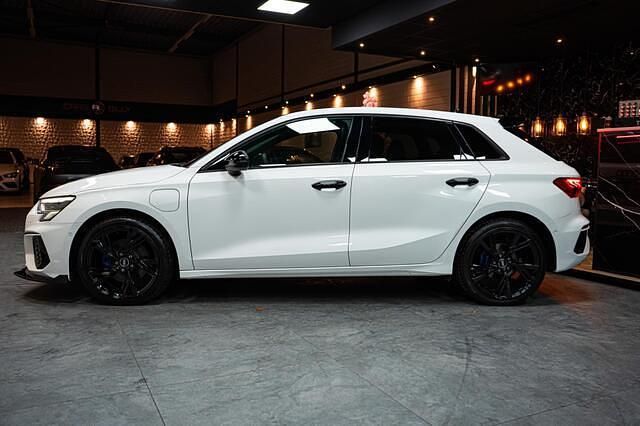 Occasion Audi A3 Sportback Business 150 PK (110 kW) 2021 Wit Hatchback