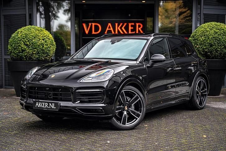 Zwart Occasion 2023 Porsche Cayenne Platinum Edition SUV | € 97.650 - Afbeelding 1/4