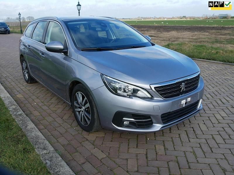 Grijs, metallic lak Gebruikt 2019 Peugeot 308 Allure Stationwagen | € 8.470 (Super prijs) - Afbeelding 1/3