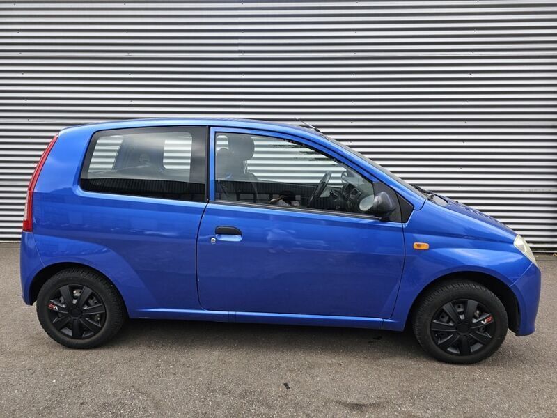 Occasion Daihatsu Cuore 59 PK (43 kW) 2008 Blauw, metallic lak Hatchback