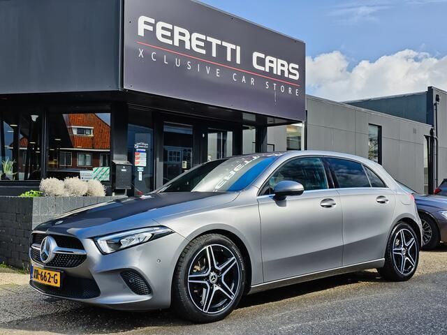 Grijs, metallic lak Gebruikt 2019 Mercedes A180 Business Hatchback | € 24.900 (Duur) - Afbeelding 1/4