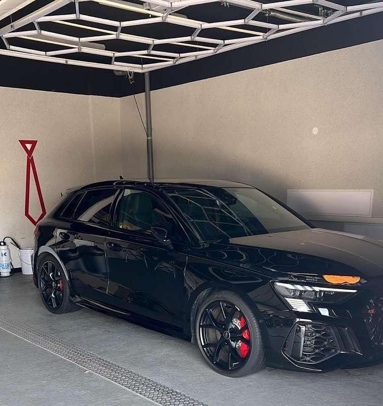 Zwart Gebruikt 2022 Audi RS3 Sedan | € 74.900 (Duur) - Afbeelding 1/4