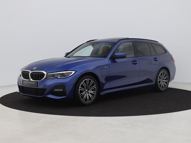 Blauw Gebruikt 2021 BMW 330e M Sport Stationwagen | € 31.500 (Goede deal) - Afbeelding 1/4
