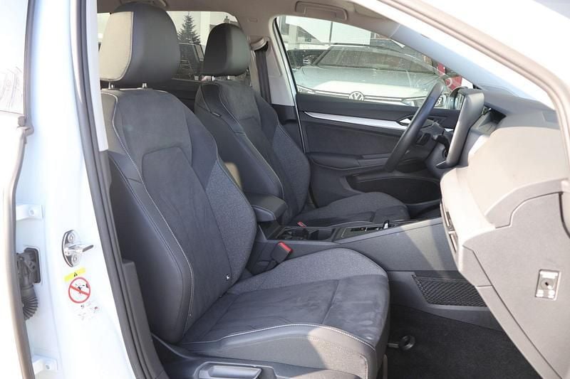 Occasion VW Golf VIII Business 116 PK (85 kW) 2025 Wit Stationwagen