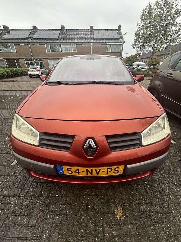 Rood Gebruikt 2004 Renault Mégane II Luxe Hatchback | € 650 (Goede deal) - Afbeelding 1/4