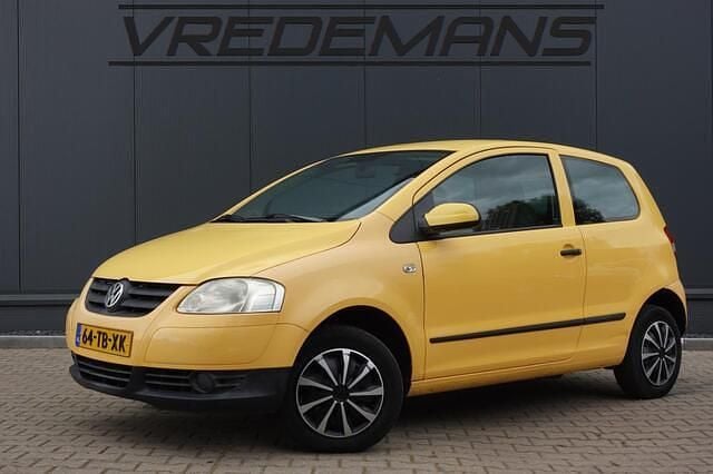 Geel Gebruikt 2006 VW Fox Trendline Hatchback | € 1.250 (Goede deal) - Afbeelding 1/4