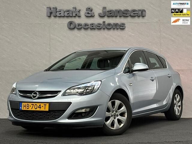 Grijs Gebruikt 2015 Opel Astra Hatchback | € 6.495 (Goede deal) - Afbeelding 1/4