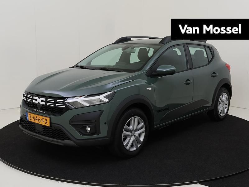 Grijs, metallic lak Gebruikt 2024 Dacia Sandero Essentiel Hatchback | € 18.930 (Eerlijke prijs) - Afbeelding 1/4