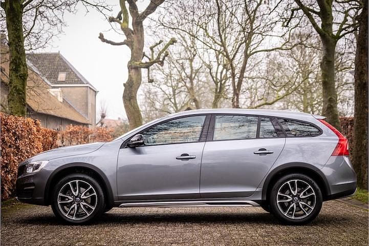 Occasion Volvo V60 CC Summum 245 PK (180 kW) 2016 Grijs (metallic) Stationwagen