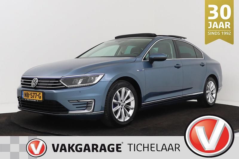 Blauw Gebruikt 2016 VW Passat GTE Sedan | € 14.899 (Eerlijke prijs) - Afbeelding 1/3