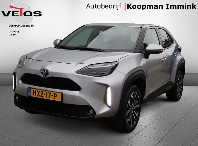 Grijs Gebruikt 2022 Toyota Yaris Cross SUV | € 23.950 (Eerlijke prijs) - Afbeelding 1/4
