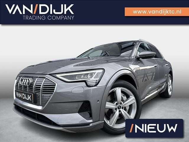 Grijs (metallic) Gebruikt 2020 Audi e-tron Business SUV | € 21.440 (Super prijs) - Afbeelding 1/4